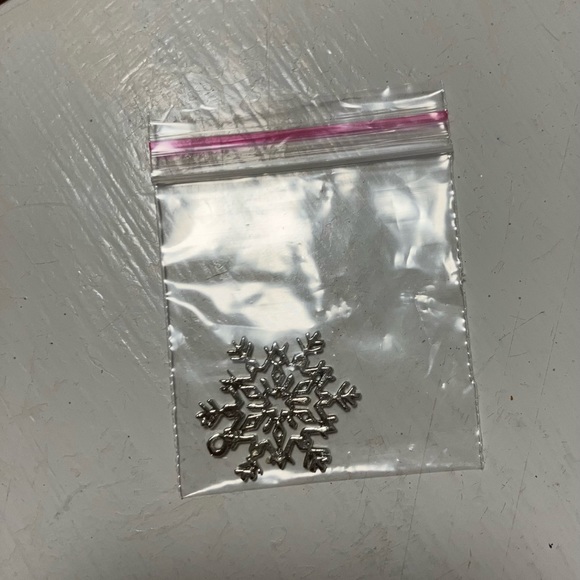 Rhodium Plated Snowflake Charm, Snowflake Pendant, Winter Charms Snowflake Charm - Picture 2 of 2